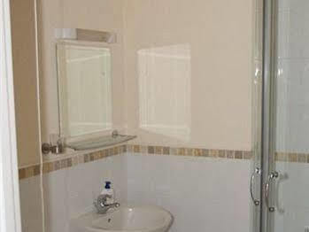 Harlequin Guest House With Parking 웨이머스만 외부 사진